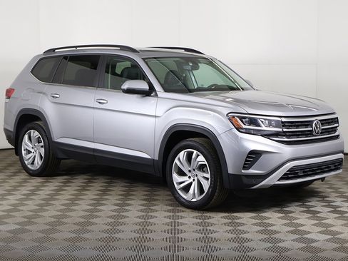 Used 2021 Volkswagen Atlas SE w/ Panoramic Sunroof Package image 2