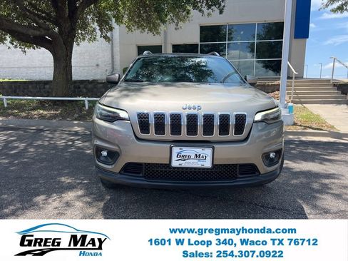 Used 2019 Jeep Cherokee Latitude Plus w/ Comfort/Convenience Group AWD/4WD image 2
