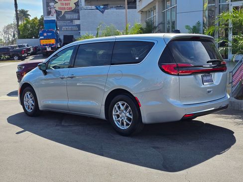 New 2026 Chrysler Pacifica Select image 5