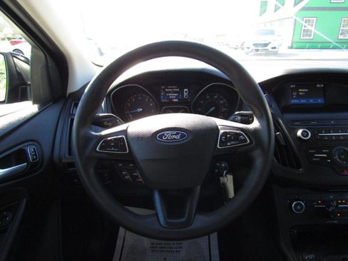 Used 2018 Ford Focus SE FWD image 10