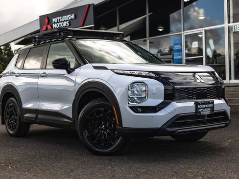 New 2026 Mitsubishi Outlander Trail Edition image 1