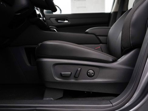 New 2025 Nissan Pathfinder SL image 18