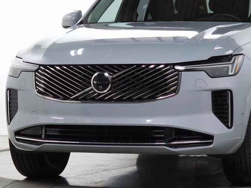 Certified 2025 Volvo XC90 B6 Plus image 3