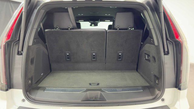 Used 2024 Cadillac Escalade Luxury RWD image 35