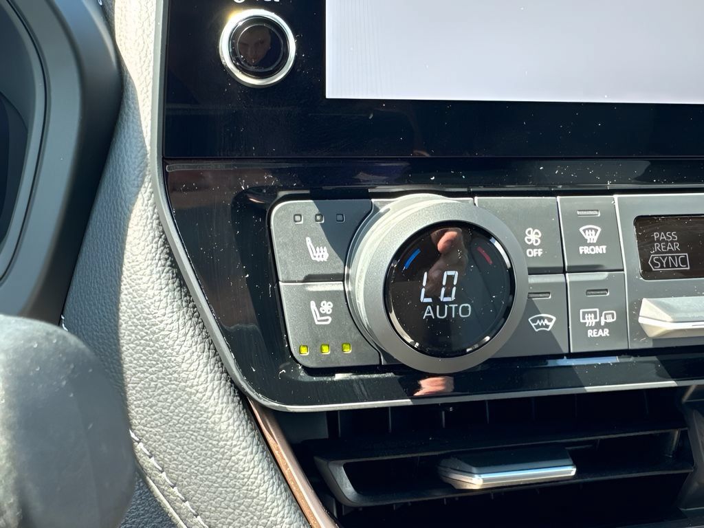Used 2025 Toyota Grand Highlander AWD Hybrid image 21