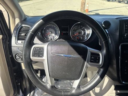 Used 2015 Chrysler Town & Country Touring w/ Driver Convenience Group FWD image 15