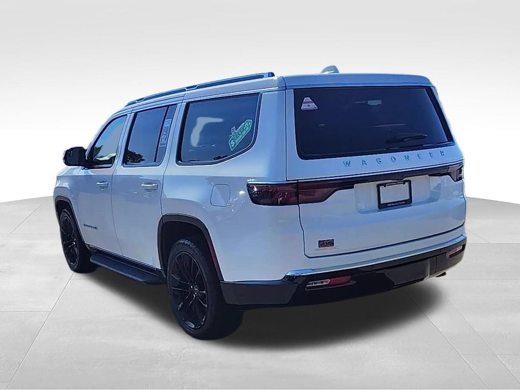 Used 2023 Jeep Wagoneer 4WD image 2