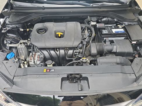 Used 2020 Hyundai Elantra SE w/ Winter Weather Package FWD image 22