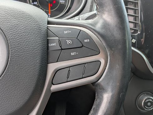 Used 2020 Jeep Cherokee Limited FWD image 25