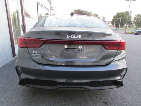 Used 2023 Kia Forte LXS w/ LXS Technology Package image 3