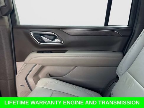 Used 2021 Chevrolet Suburban LT w/ LT Signature Package RWD image 16