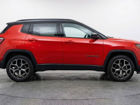 Used 2025 Jeep Compass Limited AWD/4WD image 11