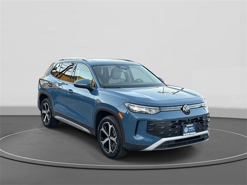 Certified 2025 Volkswagen Tiguan SE w/ Panoramic Sunroof Package image 1