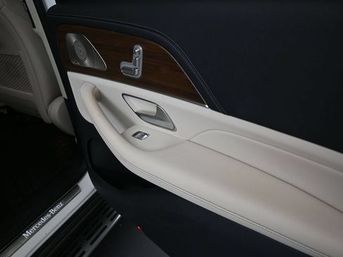 Used 2024 Mercedes-Benz GLS 450 4MATIC image 21