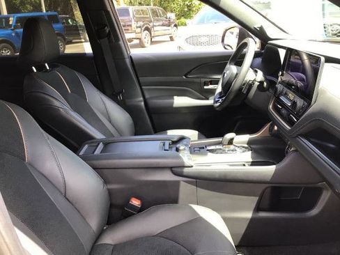 Used 2024 Toyota Grand Highlander AWD Hybrid image 27
