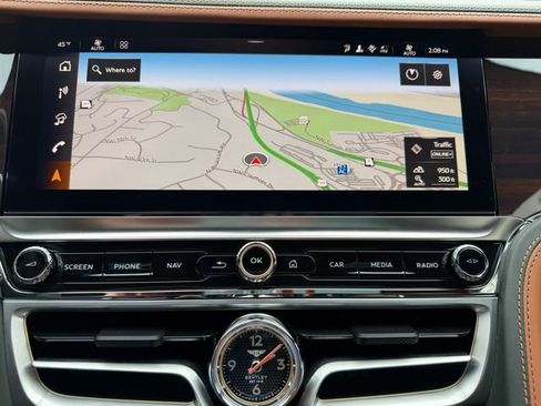 Used 2025 Bentley Flying Spur Plug-In Hybrid image 28