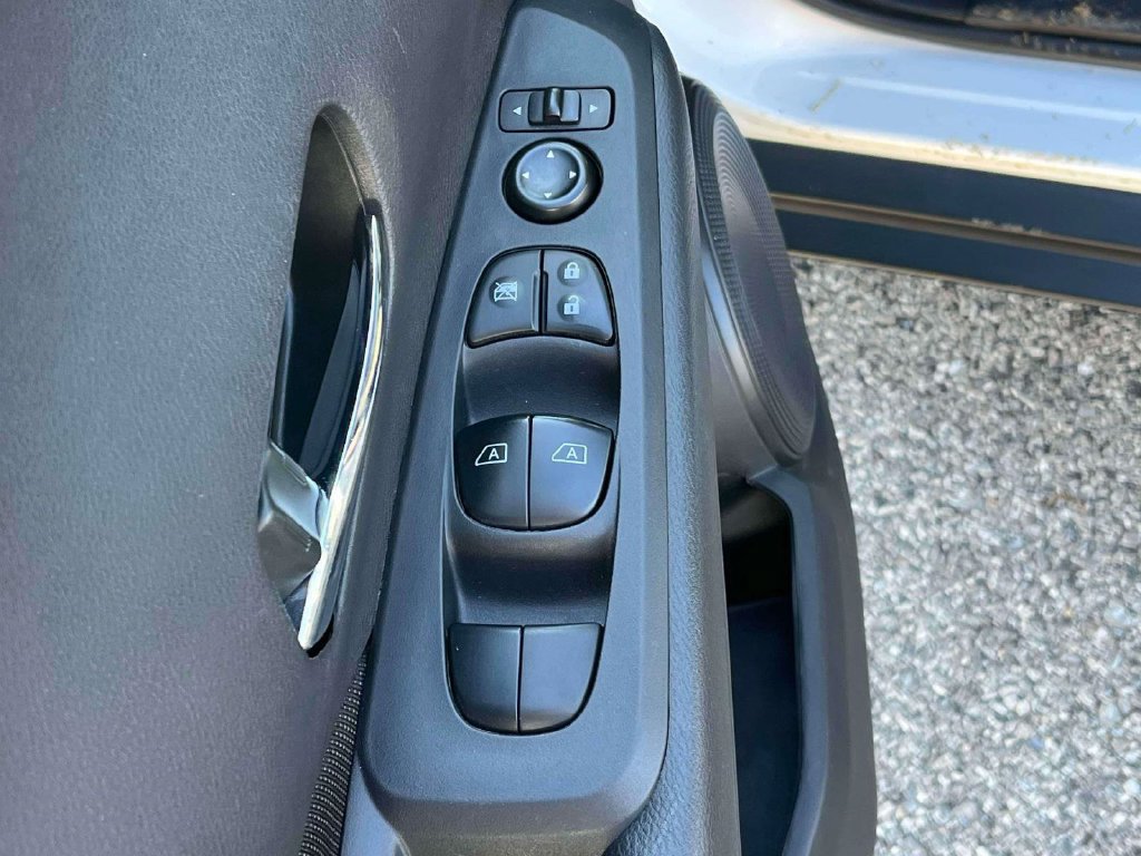 Used 2024 Nissan Kicks SV FWD image 14