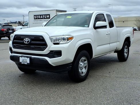 Used 2016 Toyota Tacoma SR w/ SR Convenience Package image 2