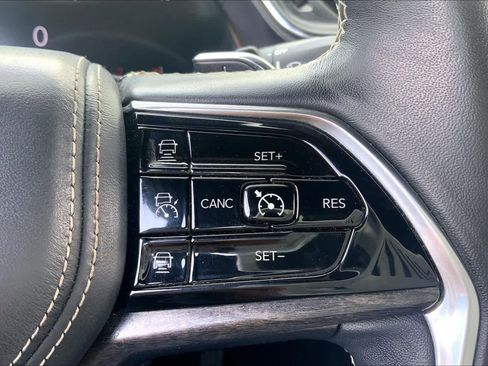 Used 2022 Jeep Grand Cherokee L Overland w/ Luxury Tech Group IV image 25