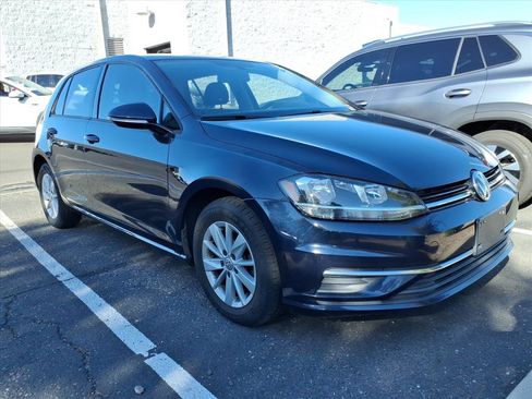 Used 2018 Volkswagen Golf S image 2