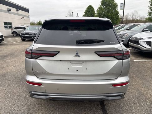 Used 2025 Mitsubishi Outlander SE AWD/4WD image 6