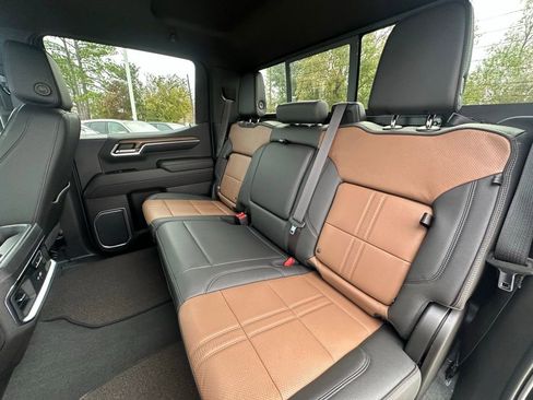 Used 2023 Chevrolet Silverado 1500 High Country w/ Z71 Off-Road Package image 24