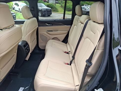 New 2025 Jeep Grand Cherokee Limited w/ Luxury Tech Group II image 8