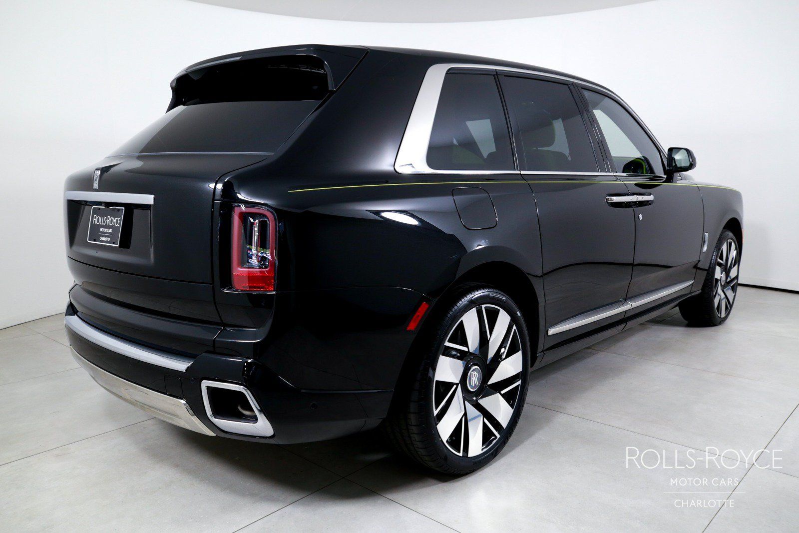New 2027 Rolls-Royce Cullinan AWD/4WD image 2