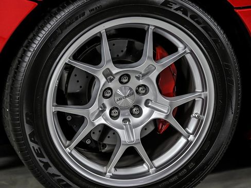 Used 2005 Ford GT RWD image 17