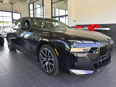 New 2024 BMW i7 eDrive50 w/ M Sport Package image 1