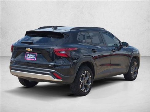 Used 2025 Chevrolet Trax LT w/ Driver Confidence Package FWD image 5
