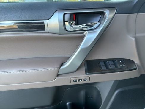 Used 2023 Lexus GX 460 Premium w/ Accessory Package AWD/4WD image 13