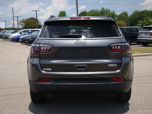 Used 2021 Jeep Compass Latitude FWD image 4