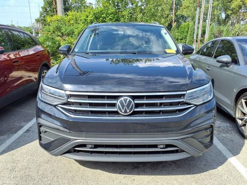 Used 2023 Volkswagen Tiguan SE AWD/4WD image 2