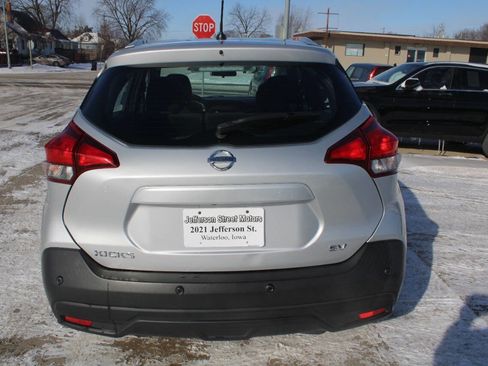 Used 2020 Nissan Kicks SV image 4