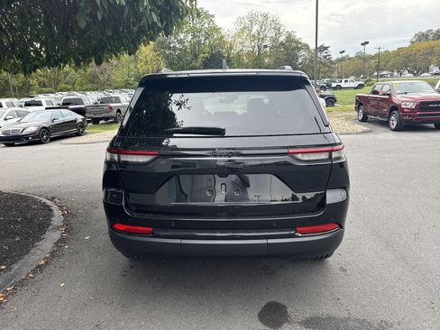 New 2025 Jeep Grand Cherokee Altitude image 4