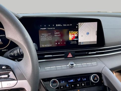 Used 2024 Hyundai Elantra SEL FWD image 6