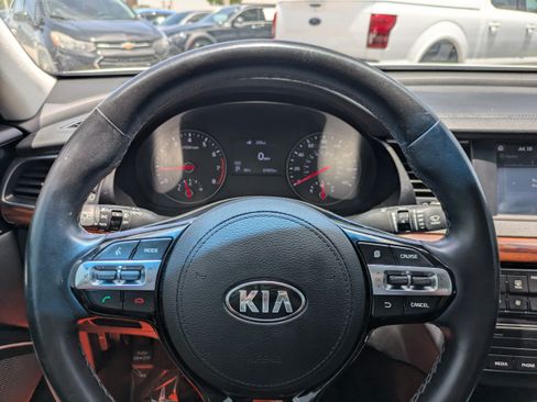 Used 2017 Kia Cadenza Premium FWD image 23