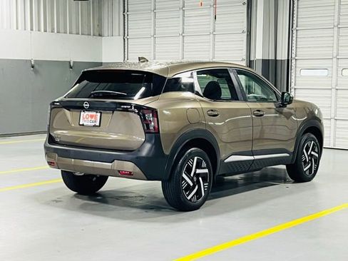 Used 2025 Nissan Kicks SV FWD image 18