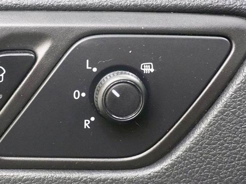 Used 2017 Volkswagen Jetta SE image 32