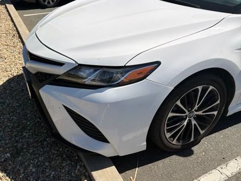 Used 2018 Toyota Camry SE w/ Audio Package FWD image 2
