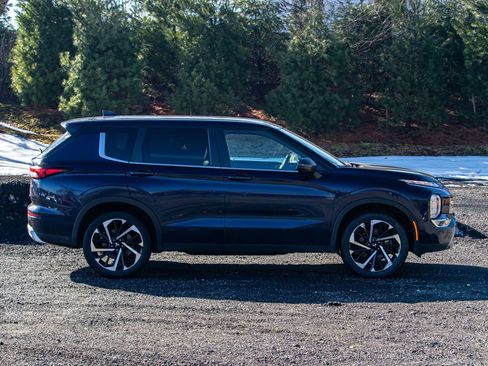 Used 2022 Mitsubishi Outlander SE image 10