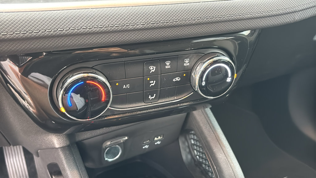 Used 2025 Chevrolet TrailBlazer LT AWD/4WD image 19