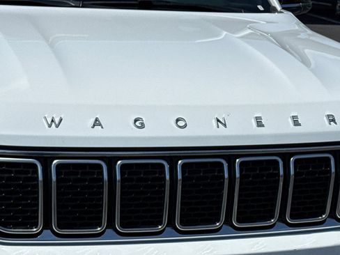 Used 2025 Jeep Wagoneer Series II w/ 8-Passenger Seating Package AWD/4WD image 8