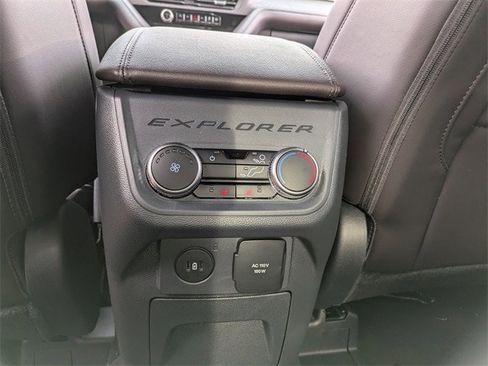 New 2026 Ford Explorer Platinum image 18