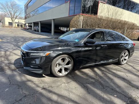 Used 2018 Honda Accord Touring image 3
