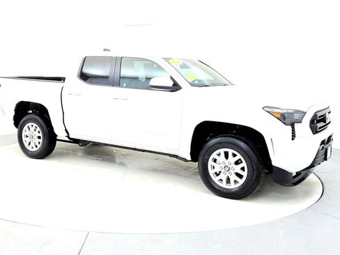 Certified 2025 Toyota Tacoma SR5 image 7