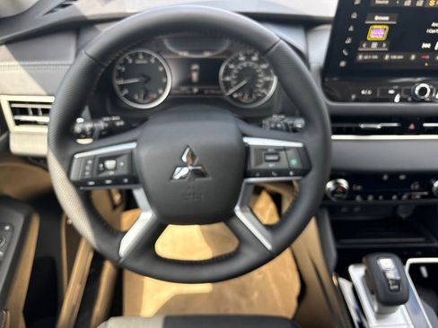 New 2026 Mitsubishi Outlander AWD image 17