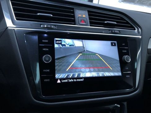 Used 2022 Volkswagen Tiguan SE image 28