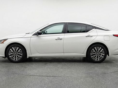 Used 2025 Nissan Altima 2.5 SV FWD image 5
